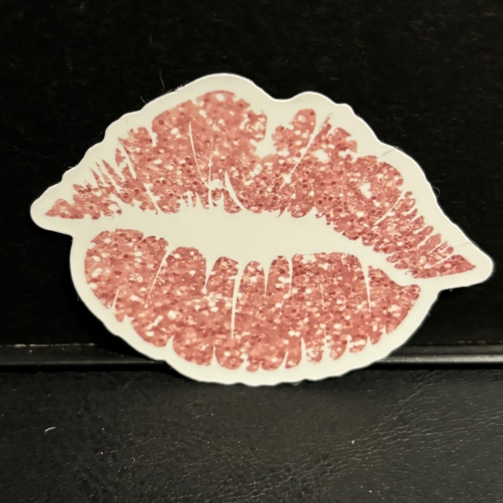SHIMMERY LIP STICKER